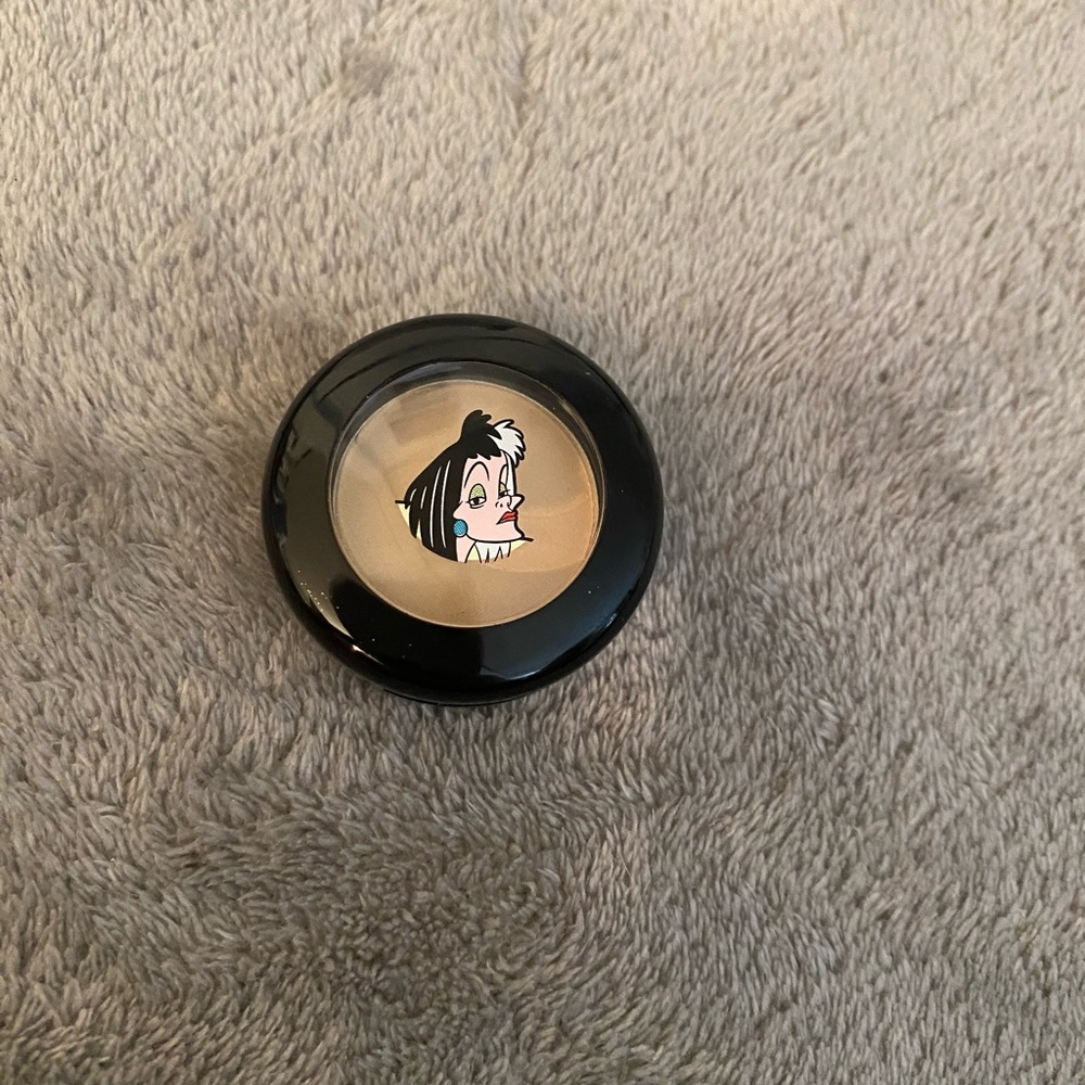 Pre-Owned Like New Mac Venomous Villains Eyeshadow